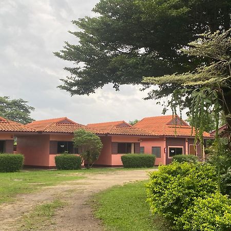 โพธิ์ทองริมทุ่ง Pothong Rimtung Hotel Fang Eksteriør bilde