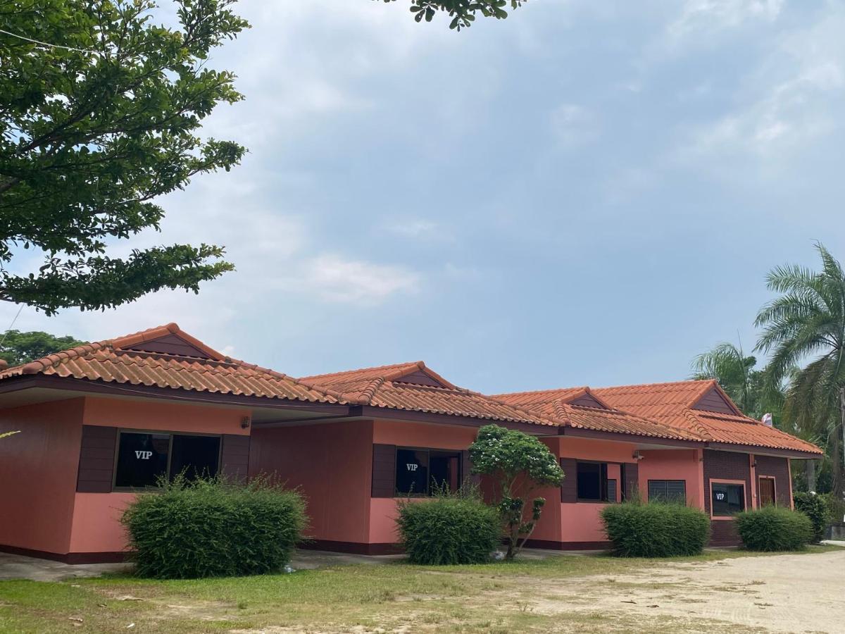 โพธิ์ทองริมทุ่ง Pothong Rimtung Hotel Fang Eksteriør bilde
