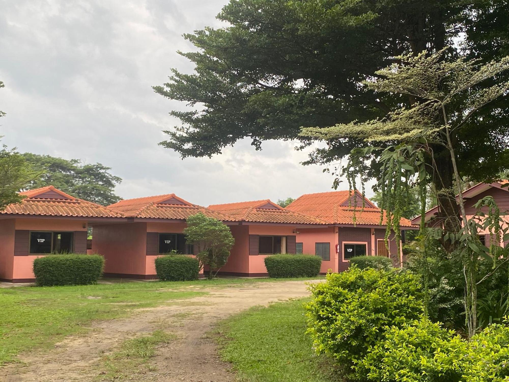 โพธิ์ทองริมทุ่ง Pothong Rimtung Hotel Fang Eksteriør bilde