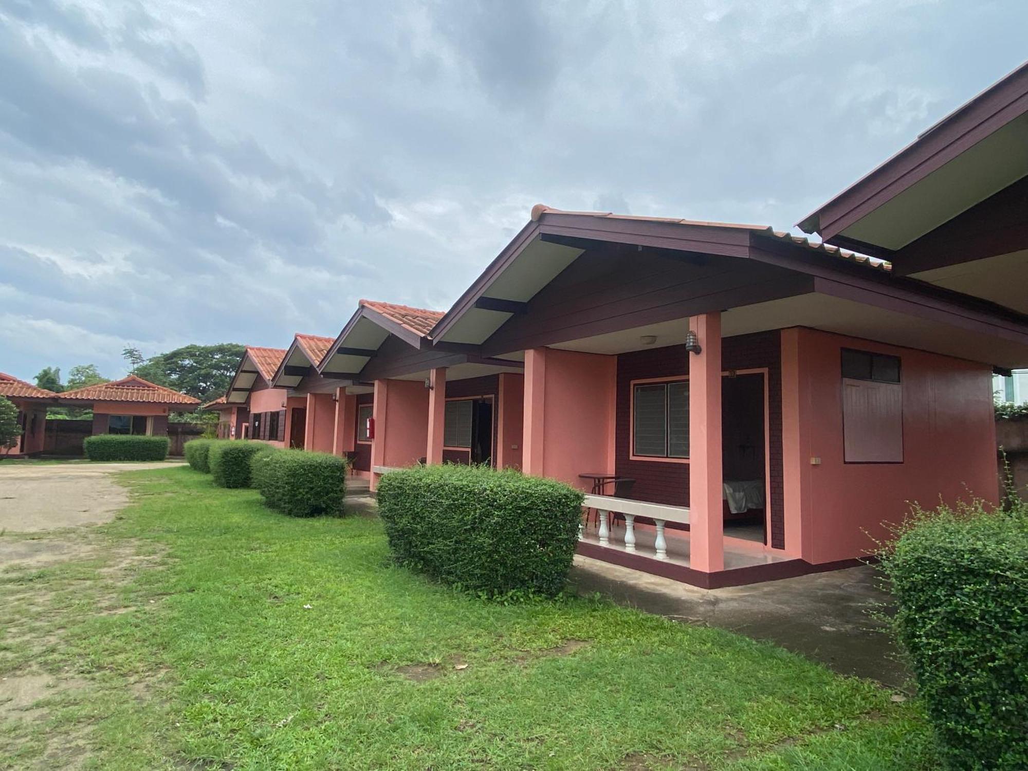 โพธิ์ทองริมทุ่ง Pothong Rimtung Hotel Fang Eksteriør bilde