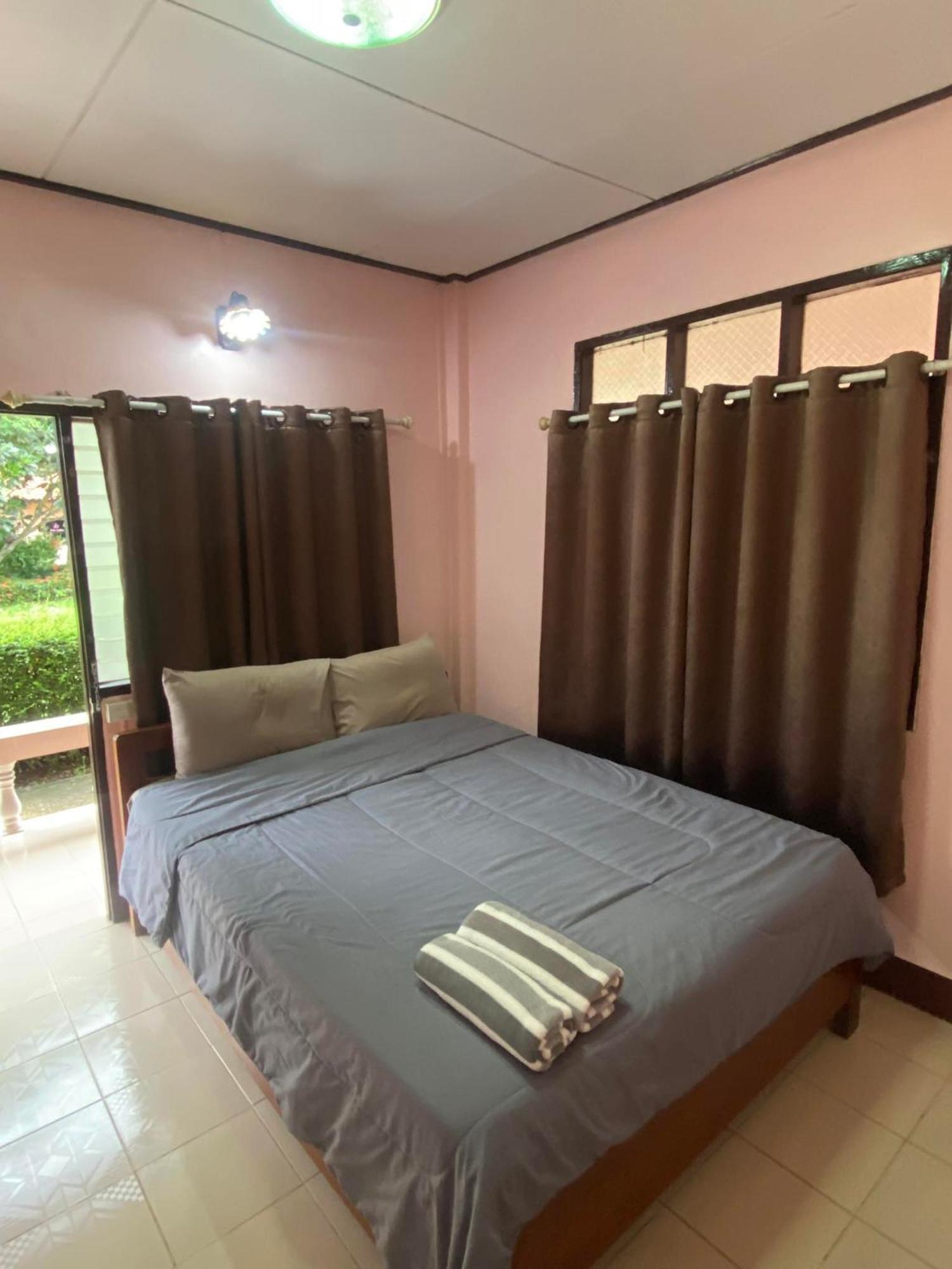 โพธิ์ทองริมทุ่ง Pothong Rimtung Hotel Fang Eksteriør bilde