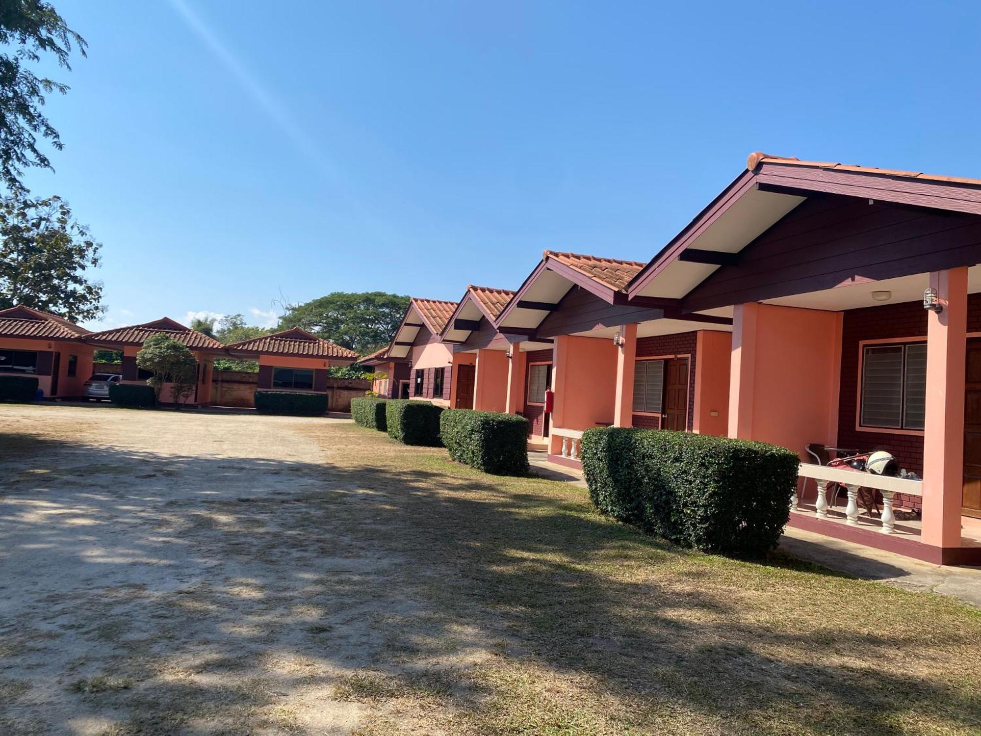 โพธิ์ทองริมทุ่ง Pothong Rimtung Hotel Fang Eksteriør bilde