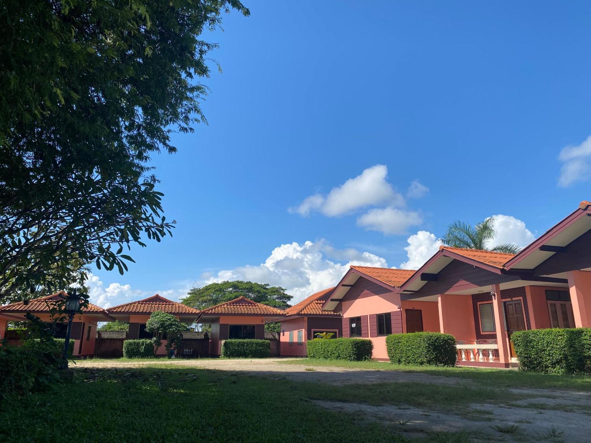 โพธิ์ทองริมทุ่ง Pothong Rimtung Hotel Fang Eksteriør bilde