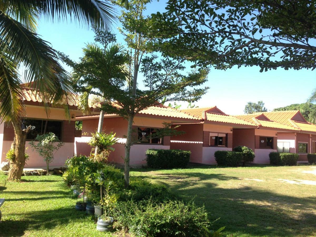 โพธิ์ทองริมทุ่ง Pothong Rimtung Hotel Fang Eksteriør bilde