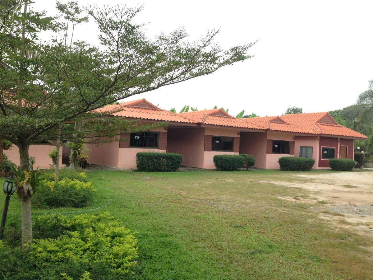 โพธิ์ทองริมทุ่ง Pothong Rimtung Hotel Fang Eksteriør bilde