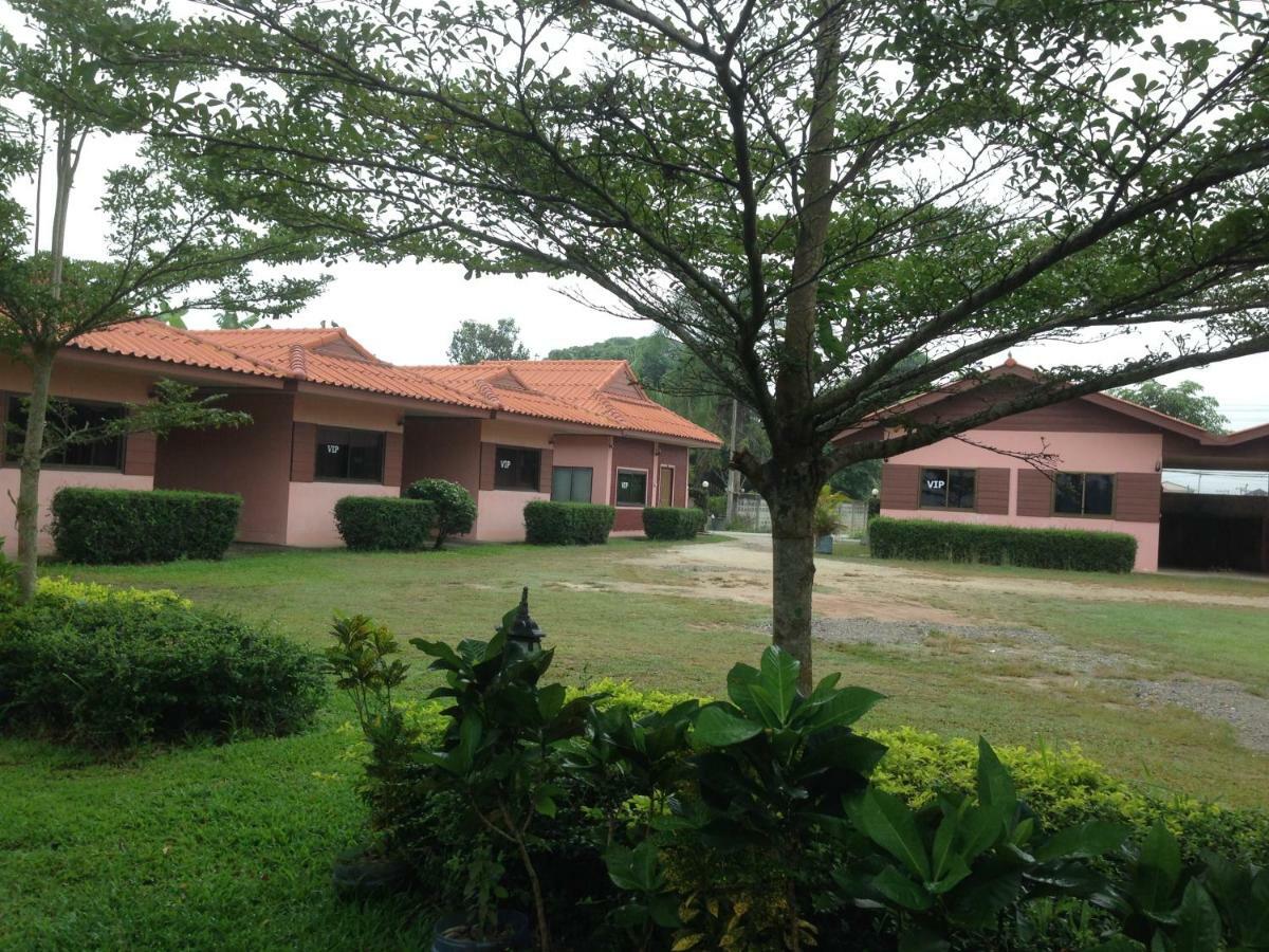 โพธิ์ทองริมทุ่ง Pothong Rimtung Hotel Fang Eksteriør bilde